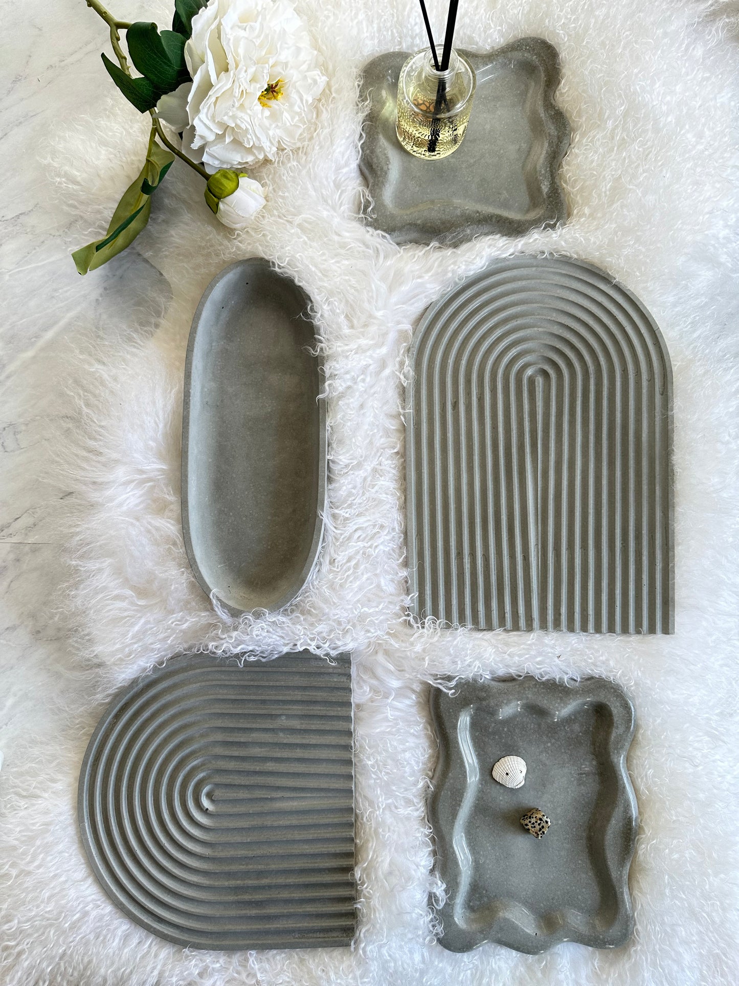 Wavy Concrete Tray