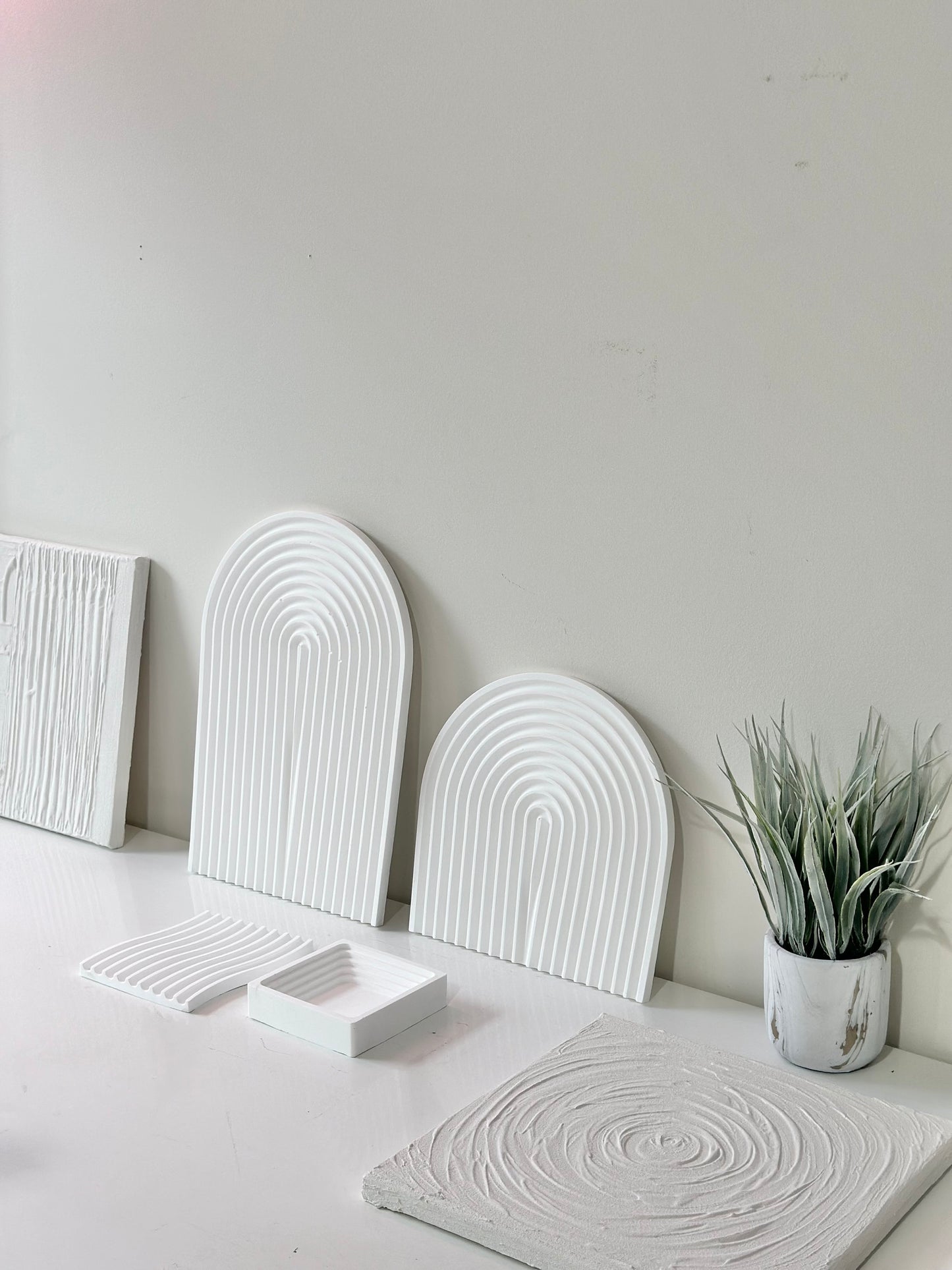 Rainbow Arch Ribbed Tray