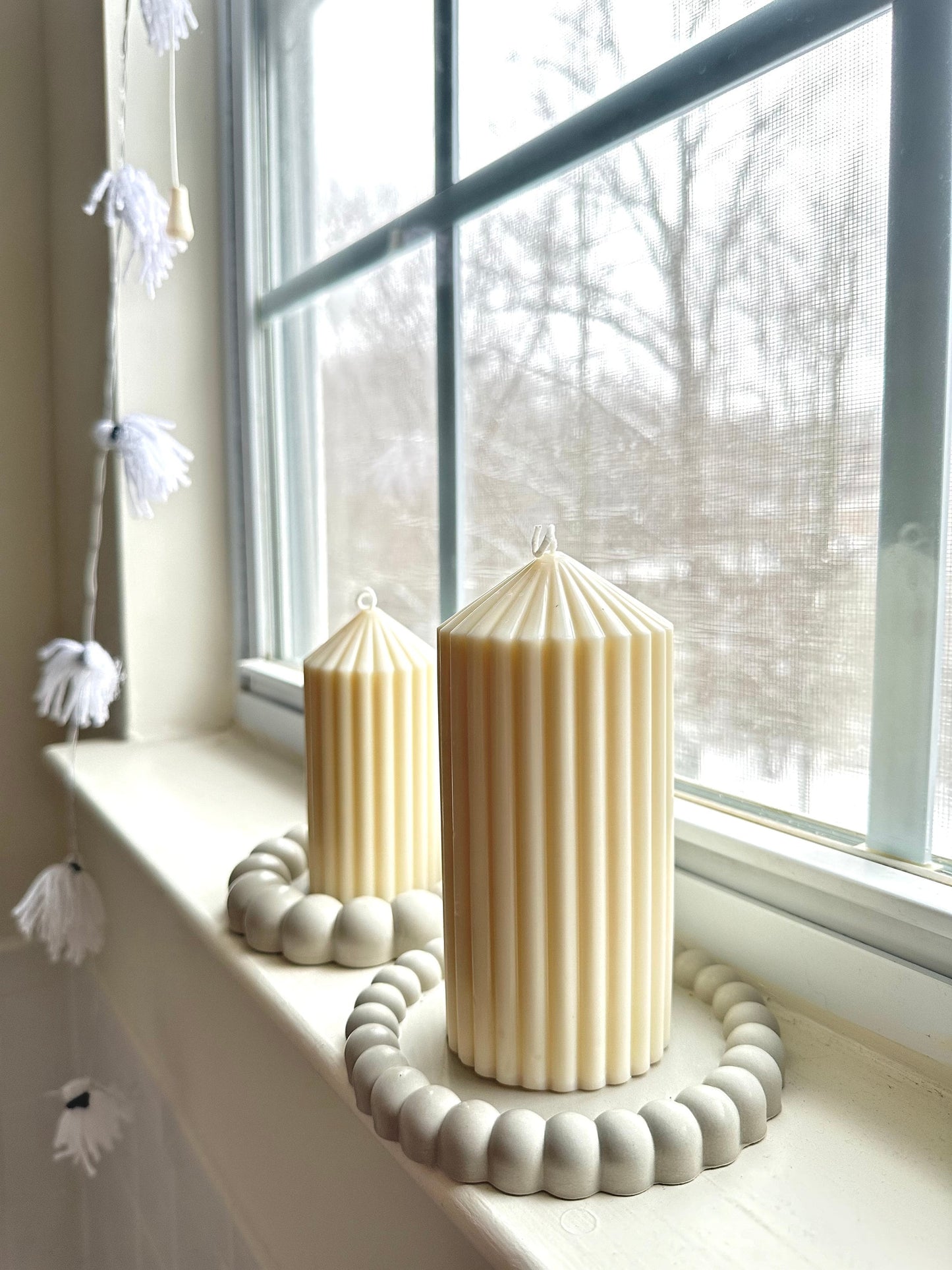 Ribbed Thick Candle with Bubble Tray