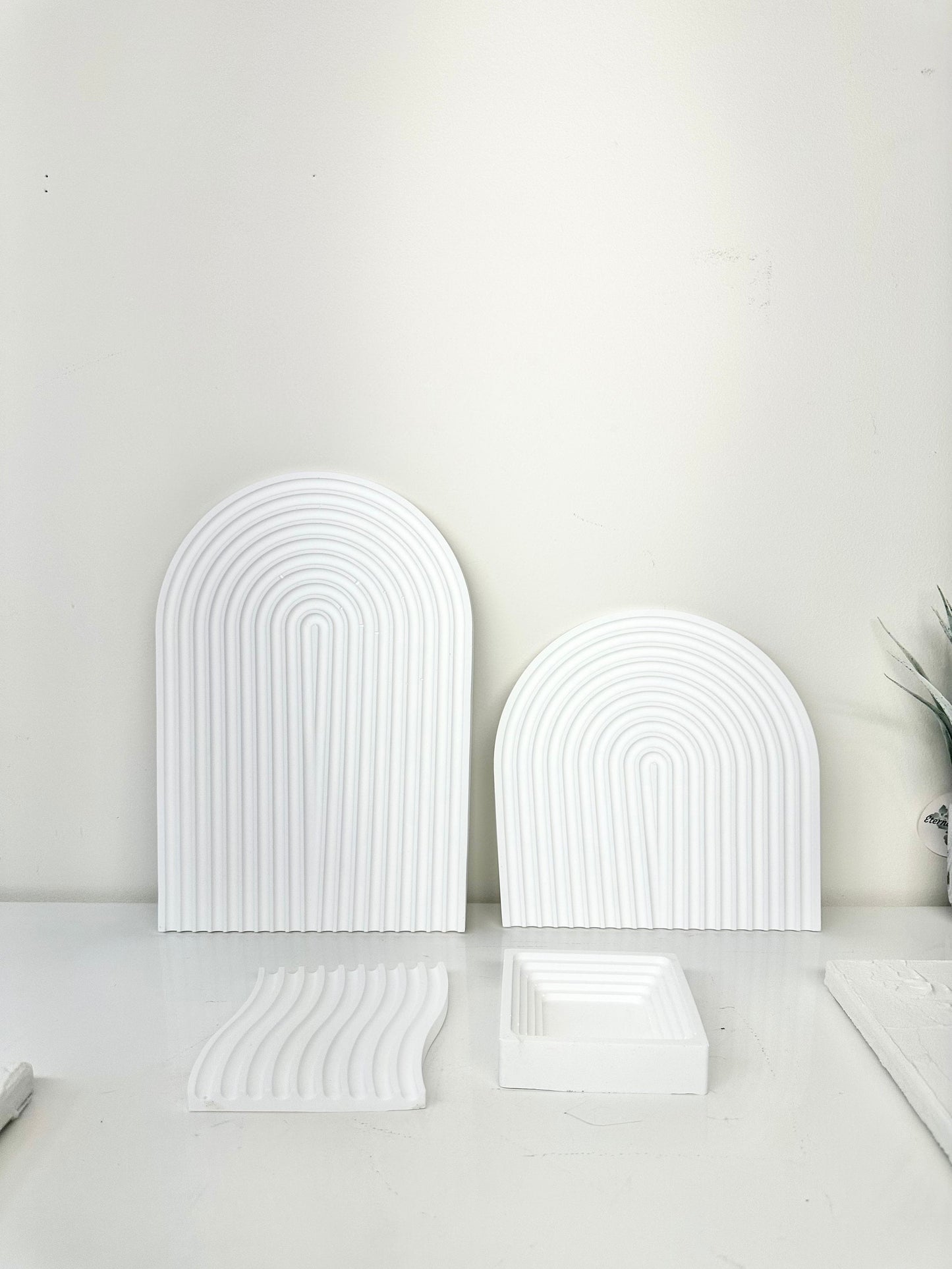 Rainbow Arch Ribbed Tray