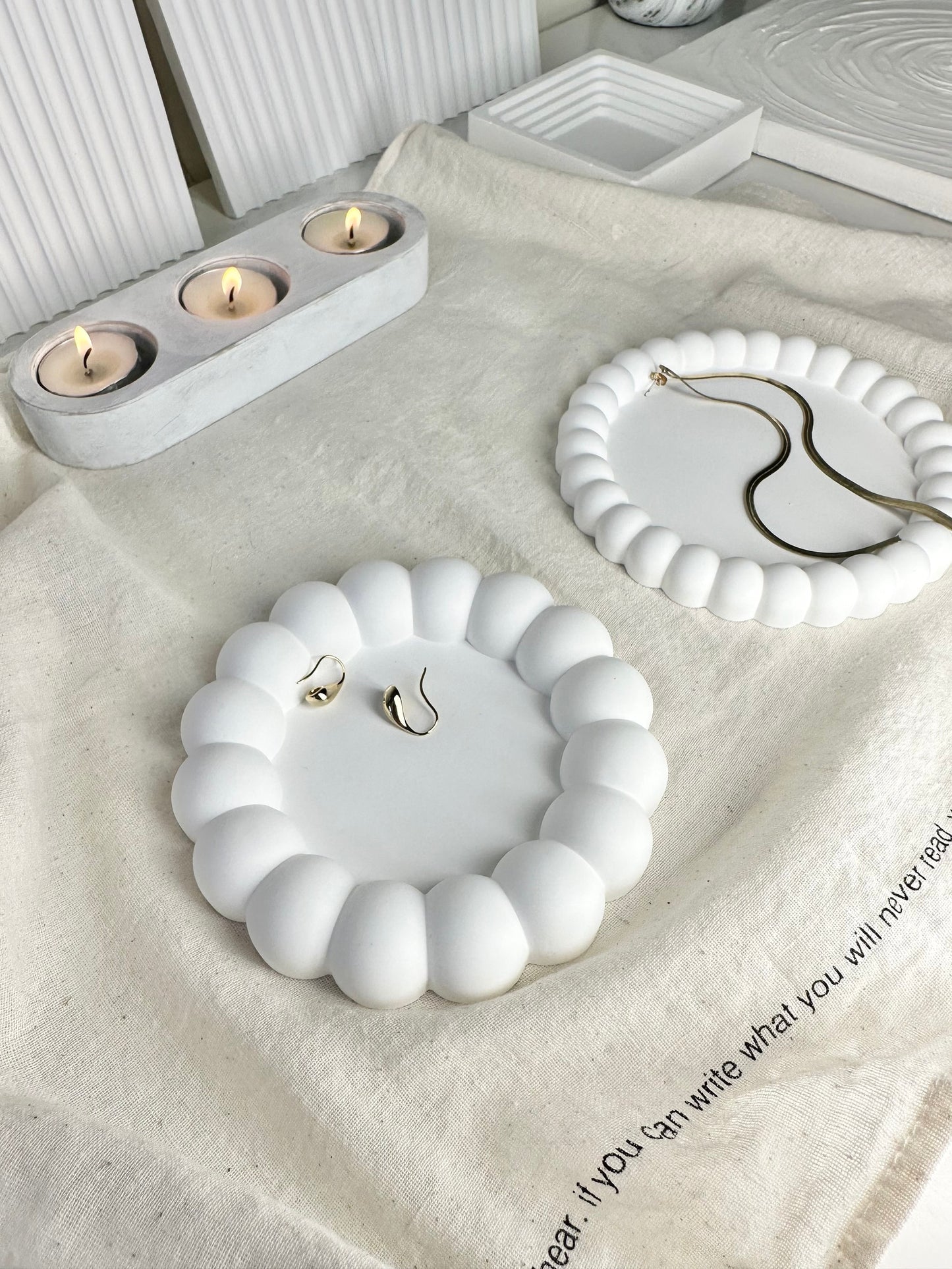 White Bubble Rounded Tray