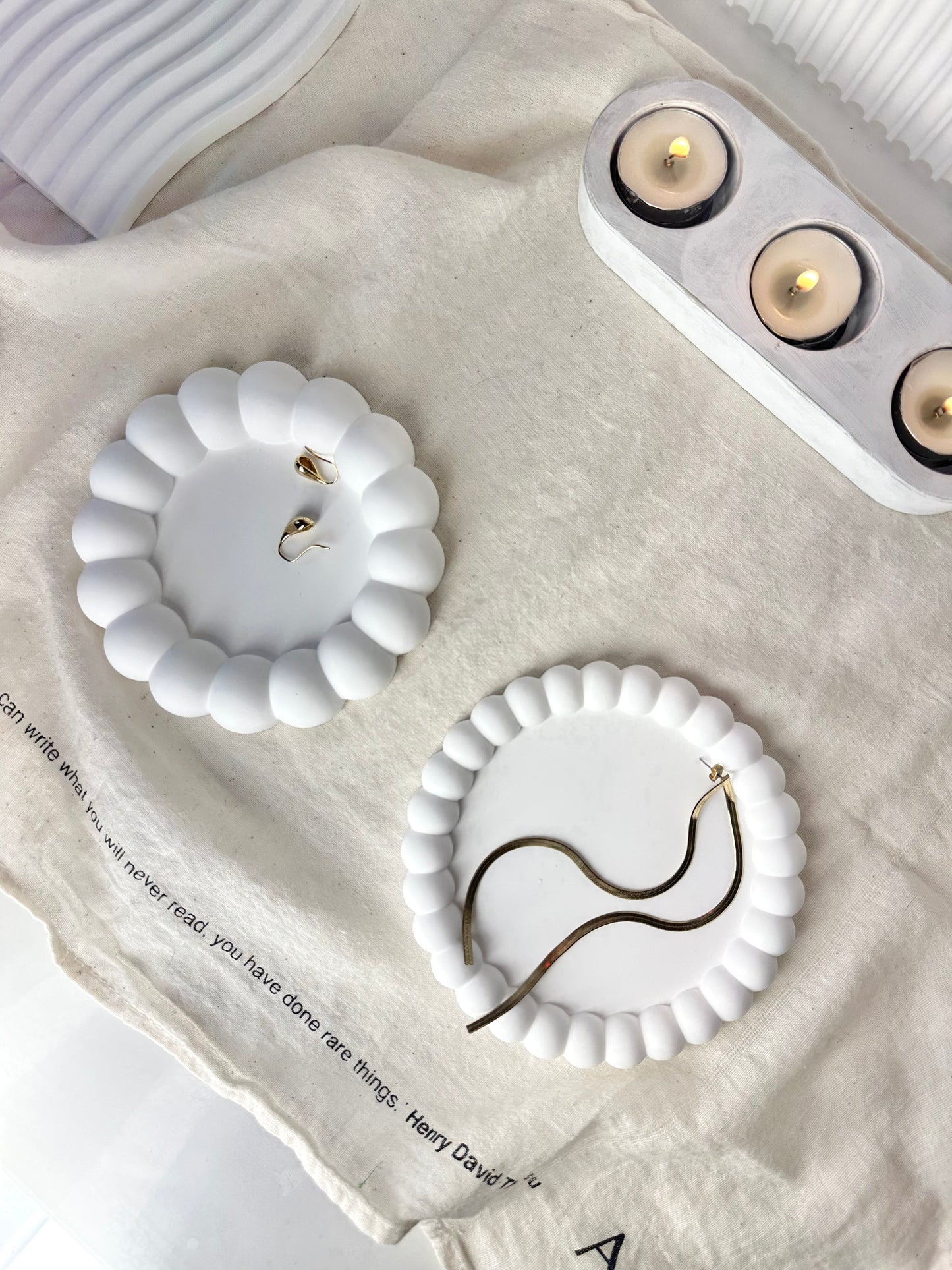 White Bubble Rounded Tray
