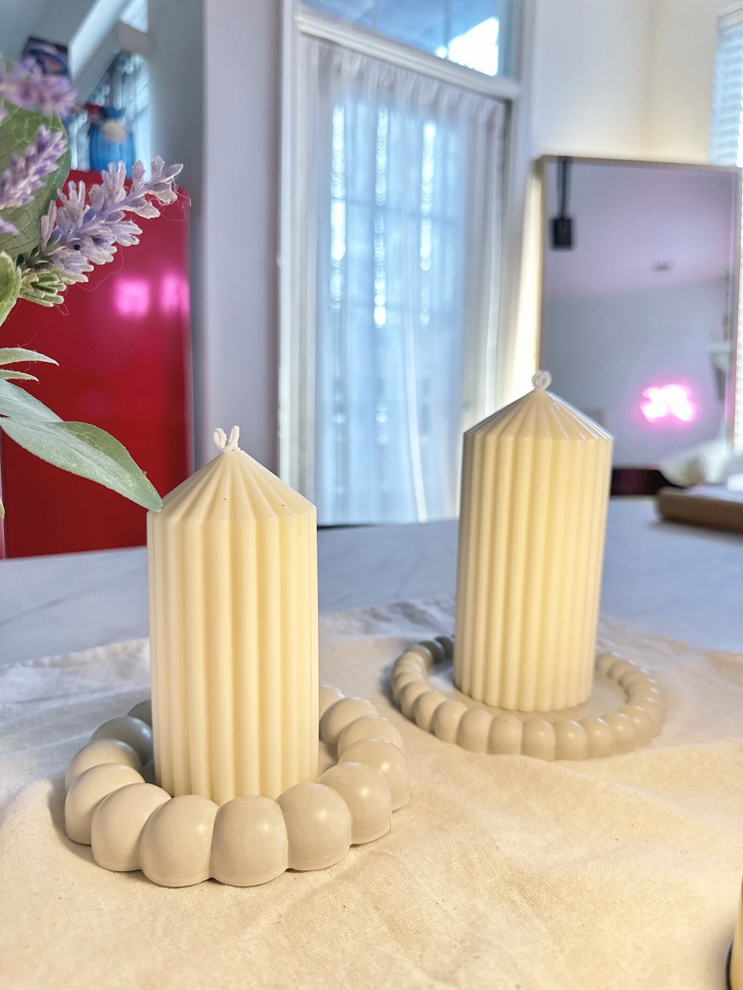 Ribbed Thick Candle with Bubble Tray