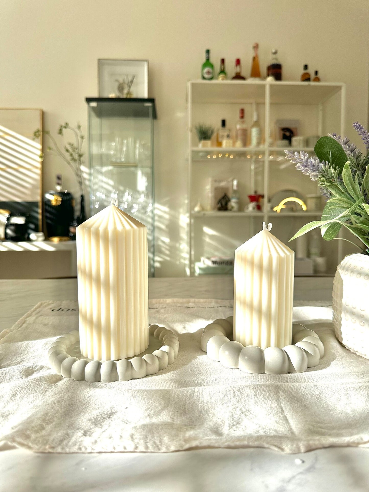 Ribbed Thick Candle with Bubble Tray