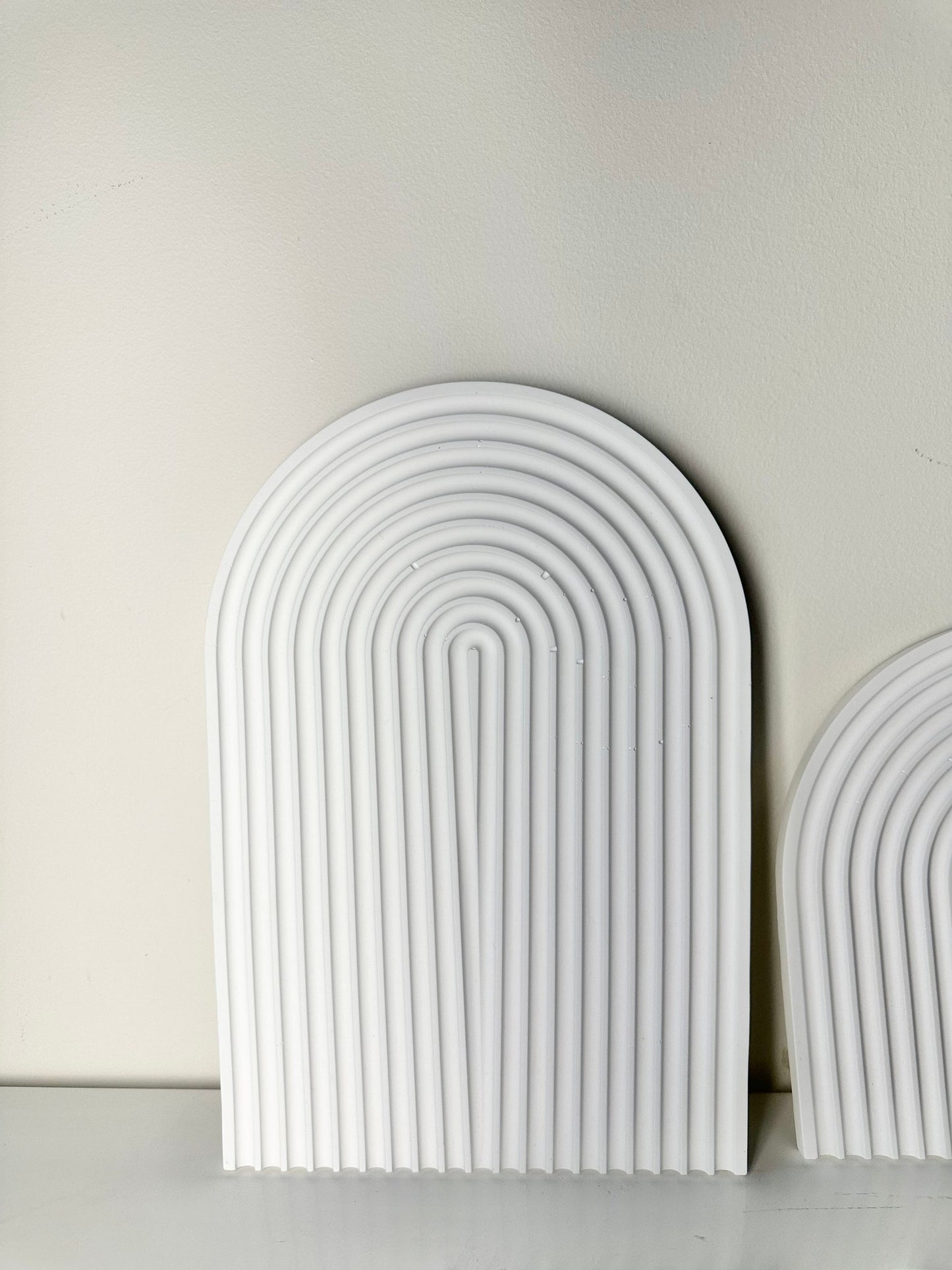 Rainbow Arch Ribbed Tray