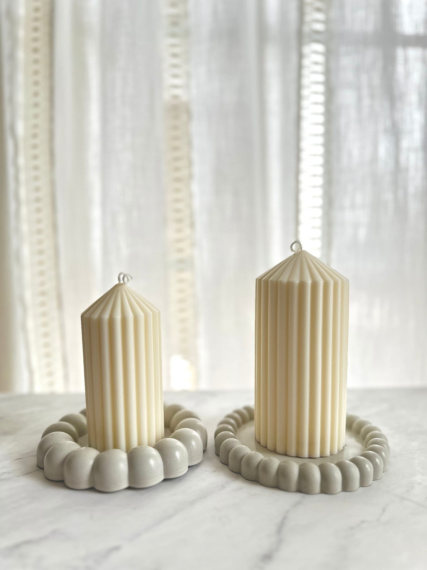 Ribbed Thick Candle with Bubble Tray