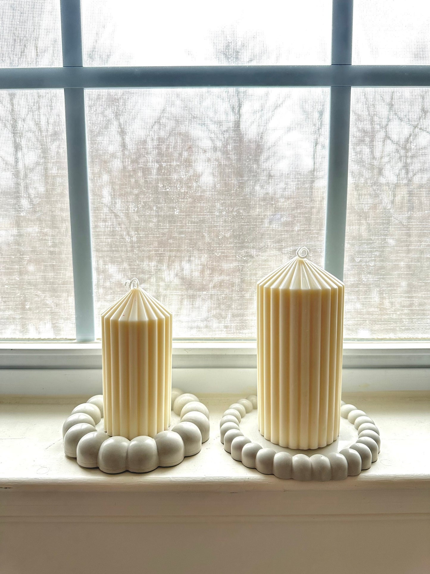 Ribbed Thick Candle with Bubble Tray